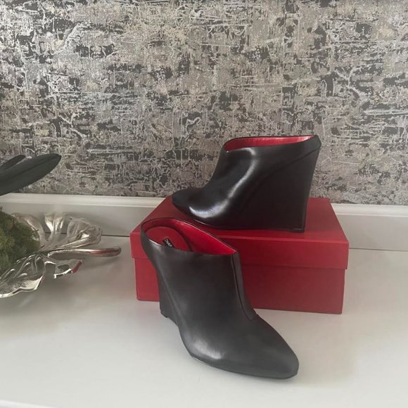 *NIB* CHARLES JOURDAN BLACK LEATHER SLIDE ON WEDGE BOOTS_sz 9 - Picture 2 of 5